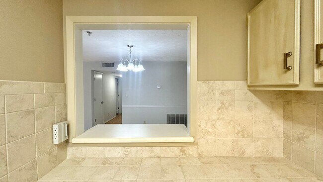 Building Photo - Hidden Gem!  "Vinings Run" 2 Bed - 1 Bath ...