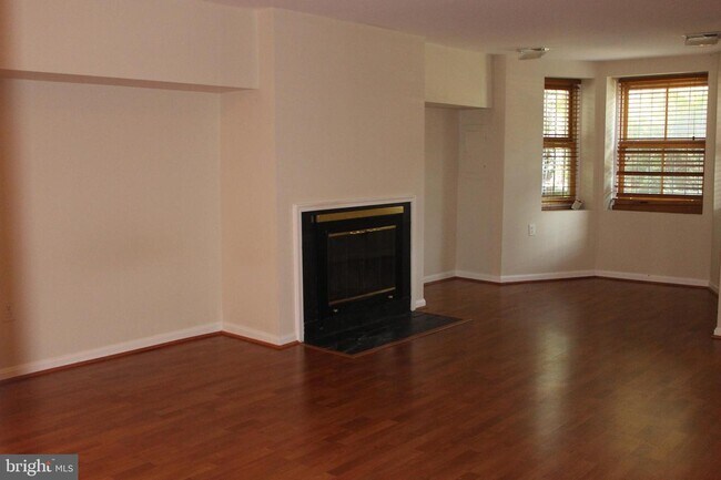 Building Photo - 416 M St NW