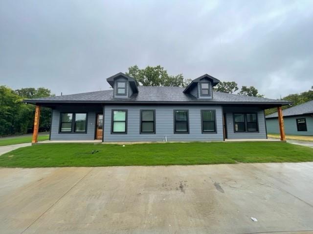Foto del edificio - 1213 Oak Dr