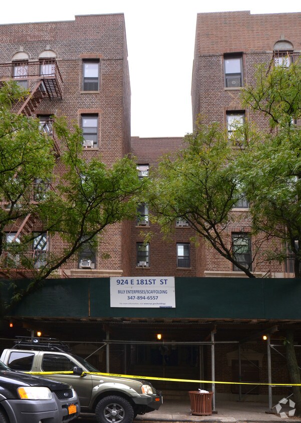 Building Photo - 924-934 E 181st St