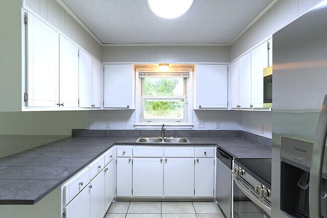 Foto del edificio - 637 McDowell Rd
