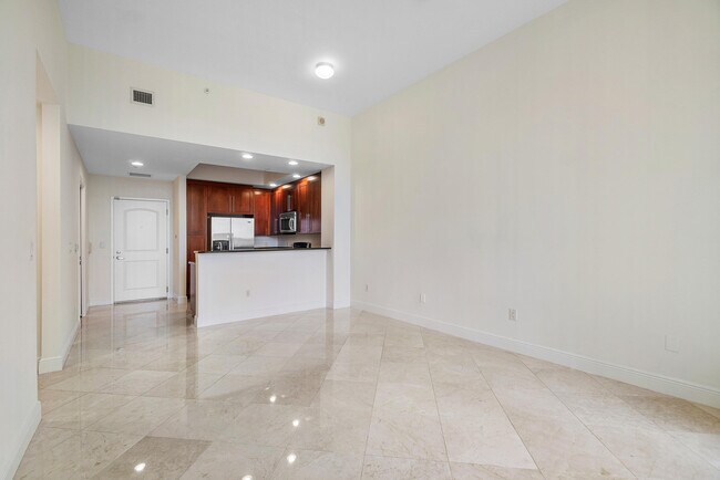 Building Photo - 701 S Olive Ave
