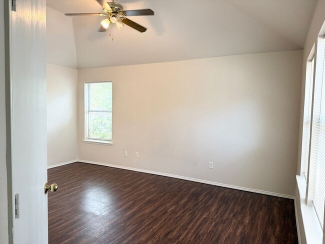 Foto del edificio - 129 Stewart Bend Ct