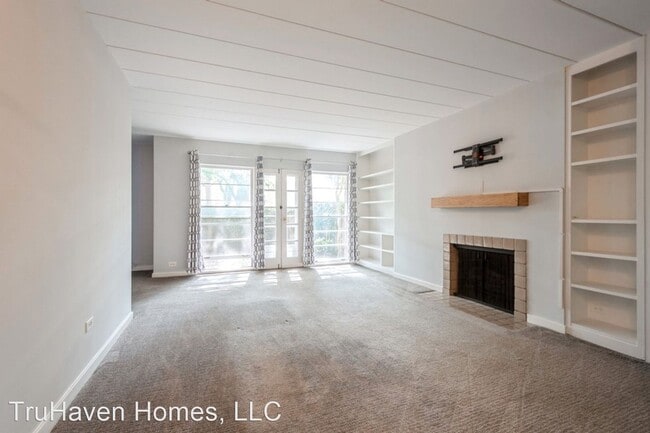 Building Photo - 2 br, 1.5 bath House - 747 Cherry Street
