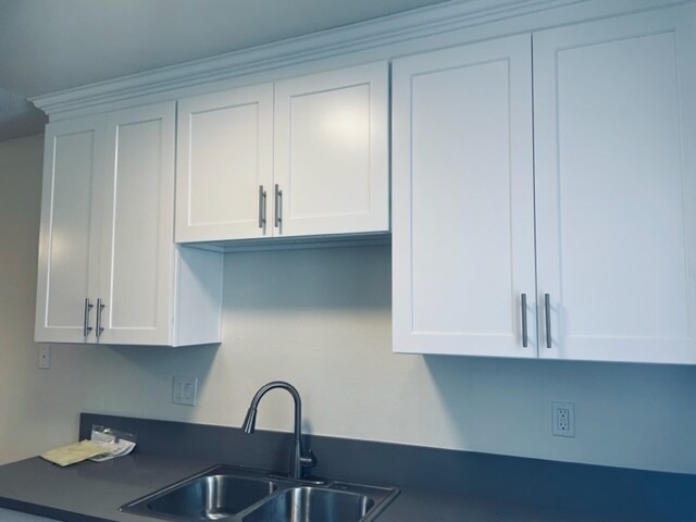 Kitchen Wall Cabinets - 311 E Maple St