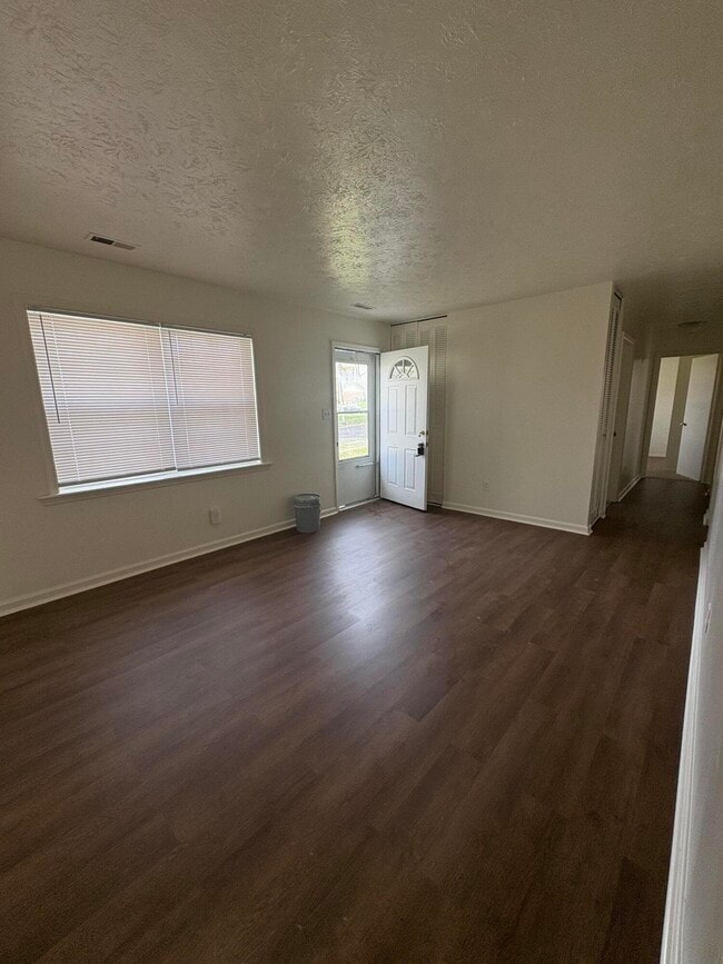 Building Photo - 1280 Ascot Park