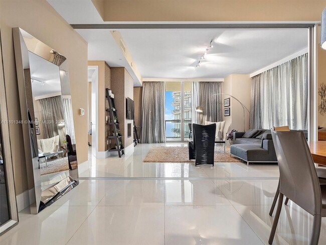 Foto del edificio - 9705 Collins Ave