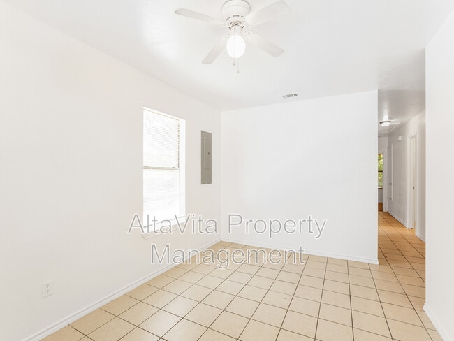 Foto del edificio - 313 Isbell Rd