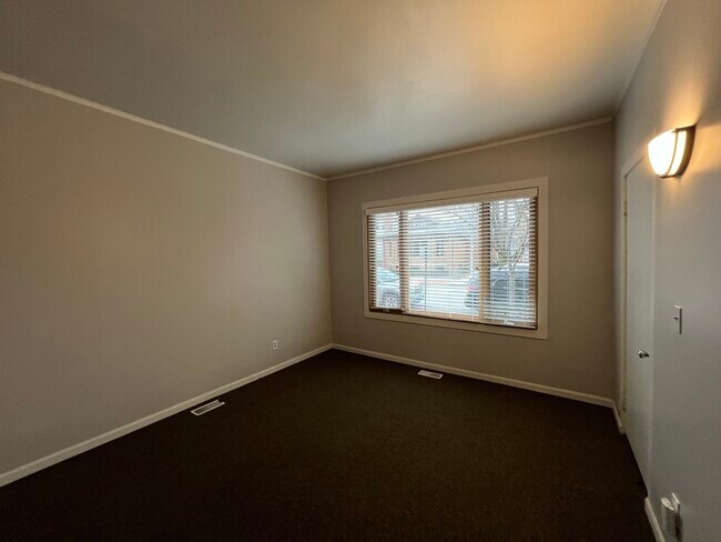 Building Photo - 3535 S Lowe Ave