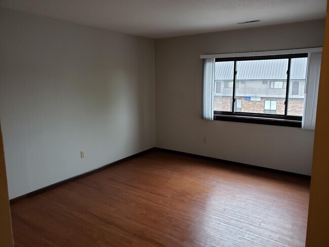 Large living room with lots of light - 425 Highway 1 W