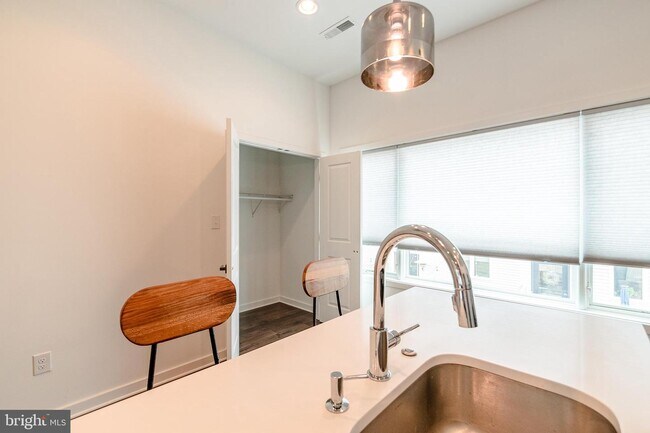Foto del edificio - 1213 Pennock St