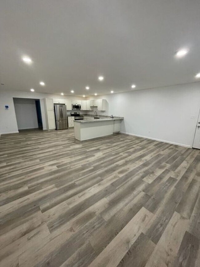 Foto del edificio - Duplexes Now Available!