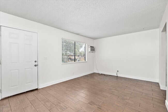 Foto del edificio - 5175 2nd St