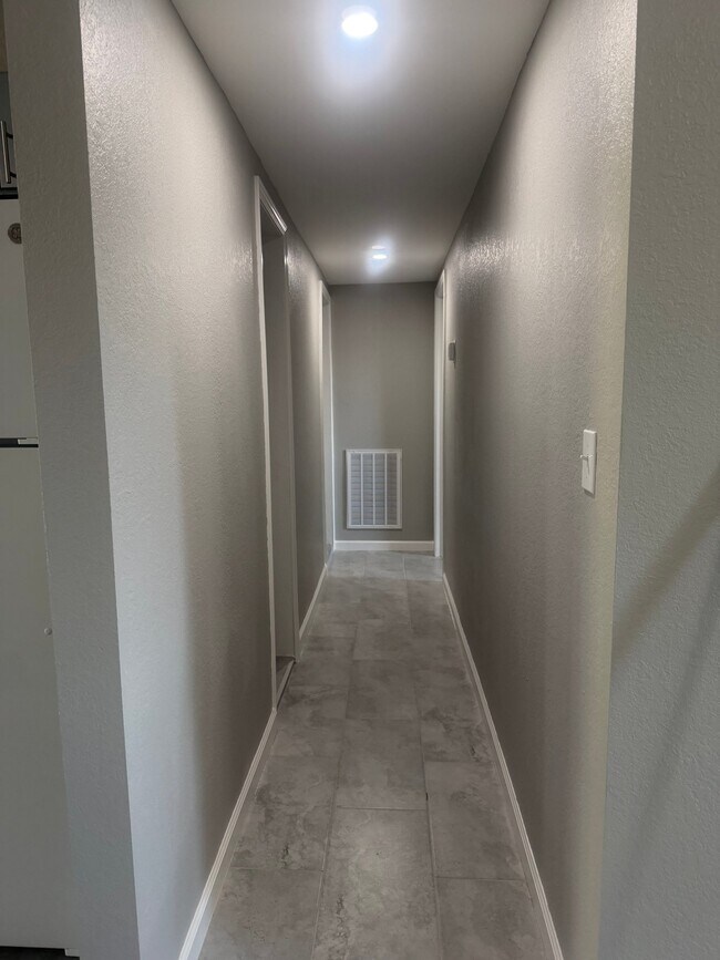 Foto del edificio - 3040 Fletcher Ave