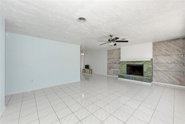 Building Photo - 405 80th St