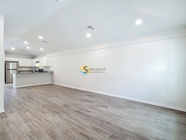 Foto del edificio - 15070 Dania Ave