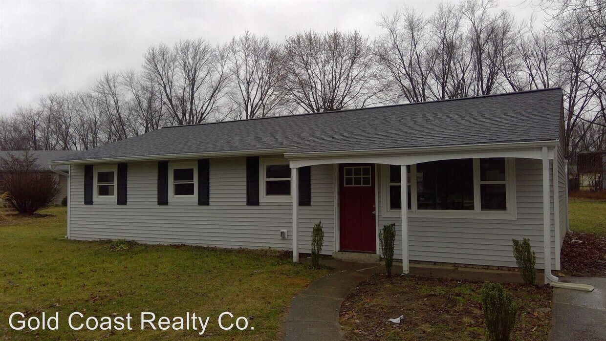 Primary Photo - 4 br, 2 bath House - 560 Davis Rd