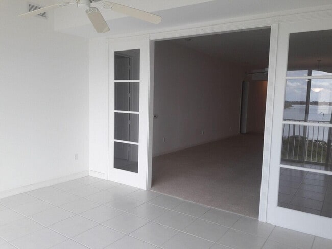 Building Photo - 31 Harbour Isle Dr W