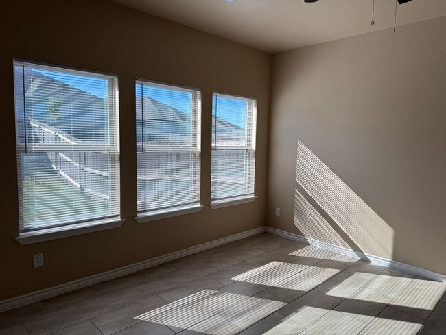 Building Photo - 5415 Rose Gdn Lp