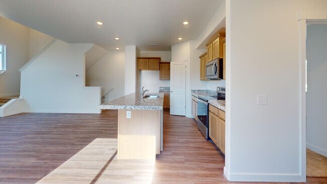 Foto del edificio - TOWNHOMES FOR RENT - AVAILABLE NOW