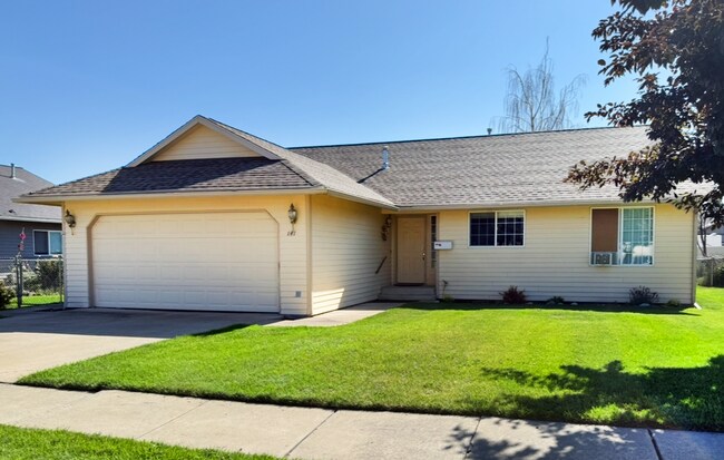 Building Photo - Lovely Kalispell home with a garage