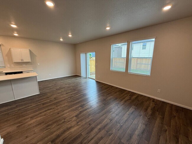 Foto del edificio - 4833 Thyme Ave NE