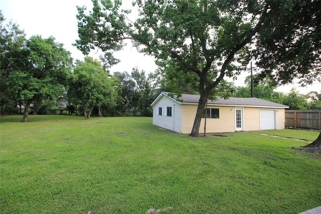 Building Photo - 7140 Dillon St