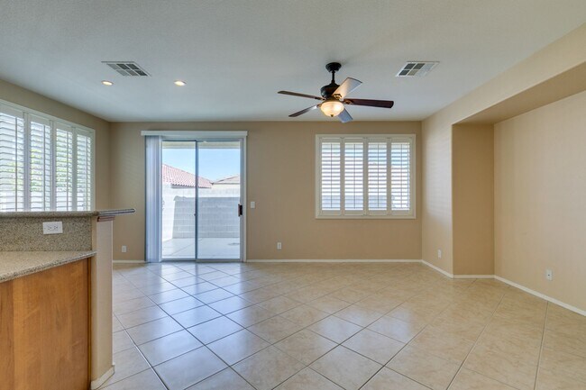 Foto del edificio - 6290 Majestic Hills Ave