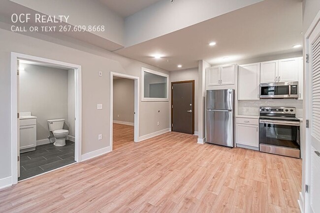 Building Photo - 1300 S 19th St