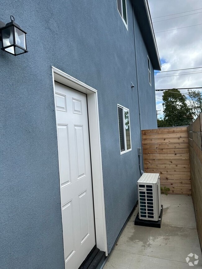 Building Photo - 4668 Moraga Ave
