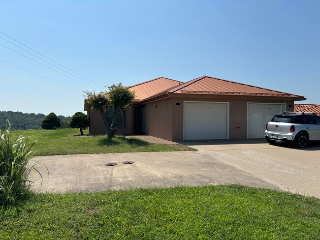 Building Photo - 1804 Cinnamon Dr