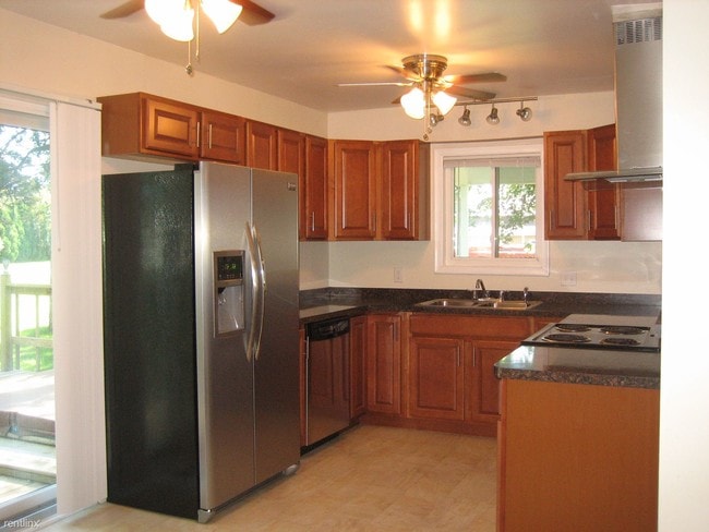 Building Photo - 3330 Delta River Dr