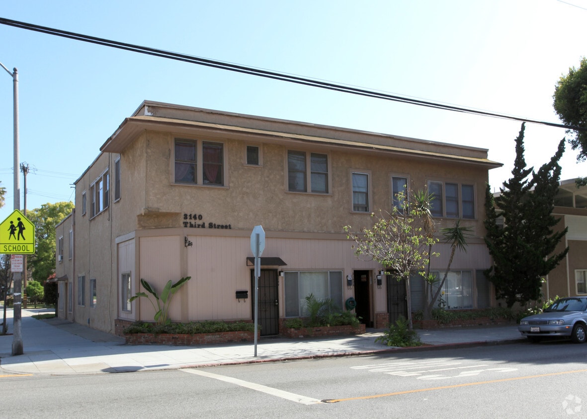Primary Photo - 3140 E 3rd St