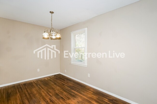 Building Photo - 2136 Pamela Dr