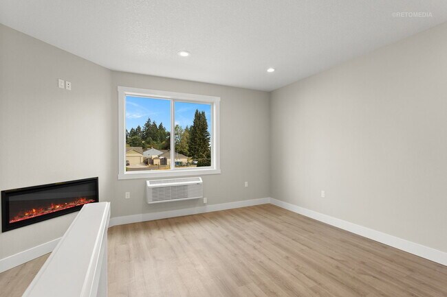 Building Photo - 4245 Verda Ln NE