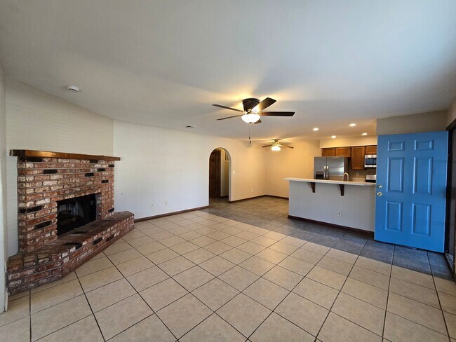 Foto del edificio - Renovated 2 Bedroom, 2 Bathroom Downstairs...