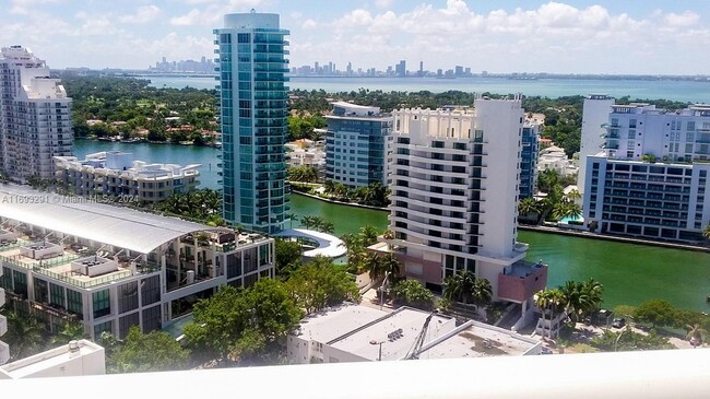 Foto del edificio - 6301 Collins Ave