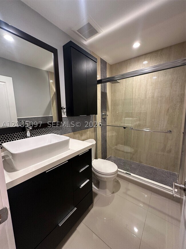 Building Photo - 14357 Kendale Lakes Dr