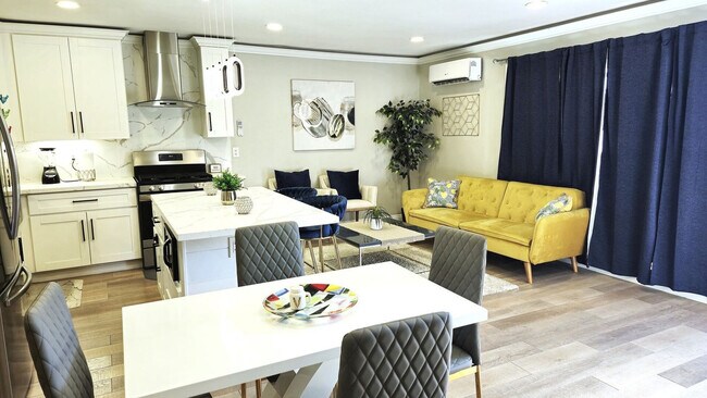 Building Photo - 1059 Gillespie Dr