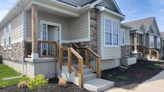 Foto del edificio - Maintenance free living in Blue Valley School district