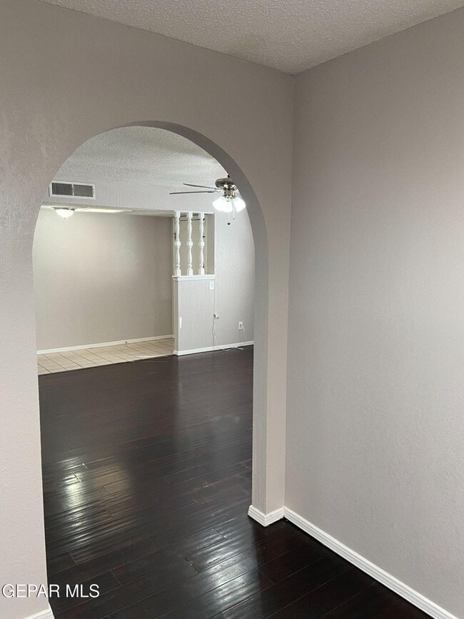 Building Photo - 6721 El Parque Dr