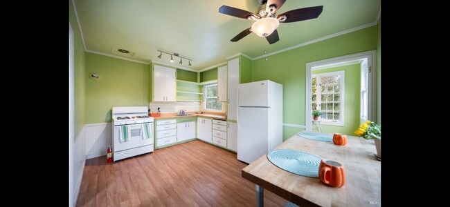 Foto del edificio - 142 Bungalow Ave