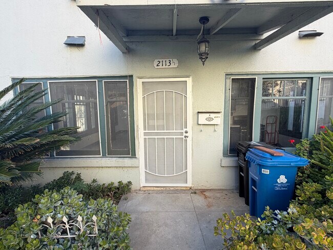 Foto del edificio - 2113 1/2 Aaron St