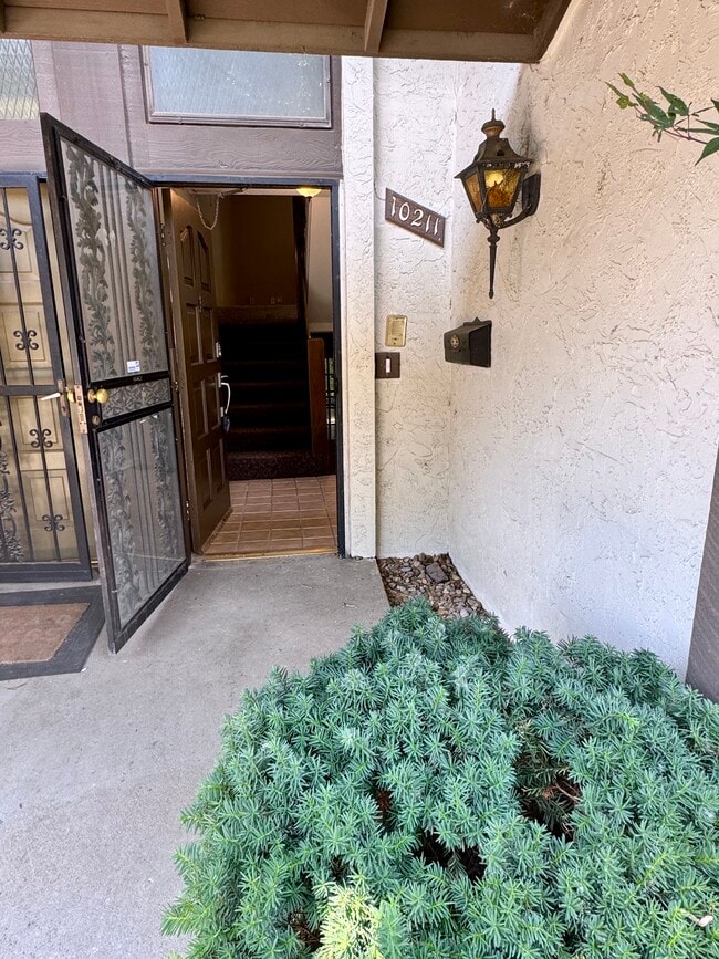Building Photo - 10211 Cedarbrooke Ln