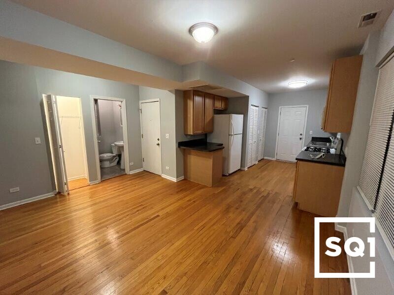 Primary Photo - 2314 W Rosemont Ave