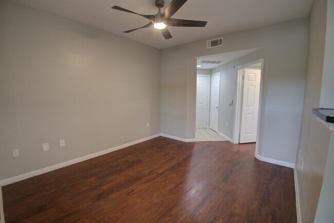 Building Photo - 2320 Gracy Farms Ln