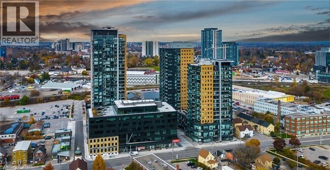 Building Photo - 100 Garment St