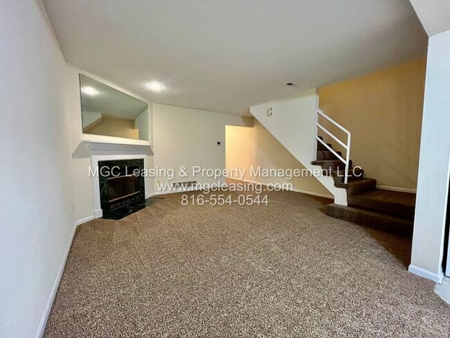 Foto del edificio - This spacious townhome is ready for you to...