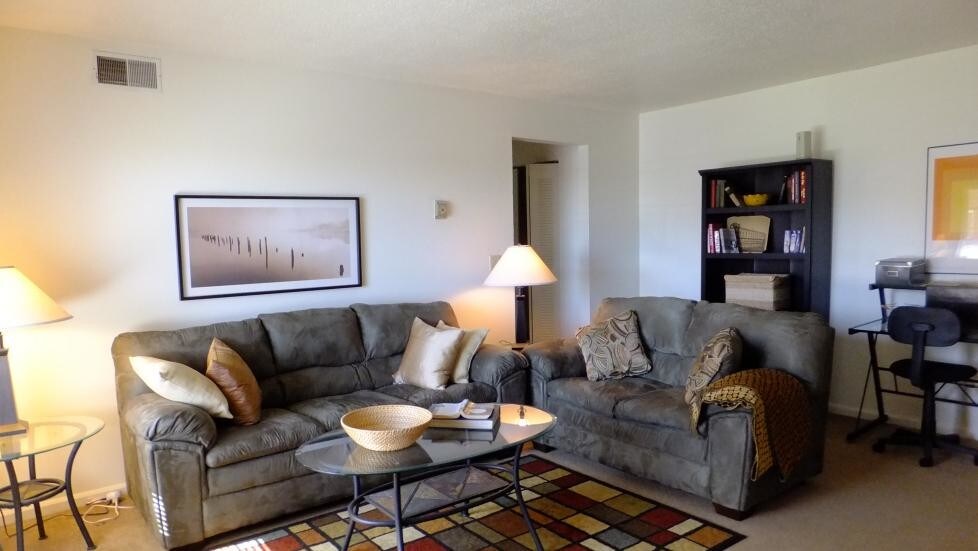 University Village & Court Apartments – photo 4