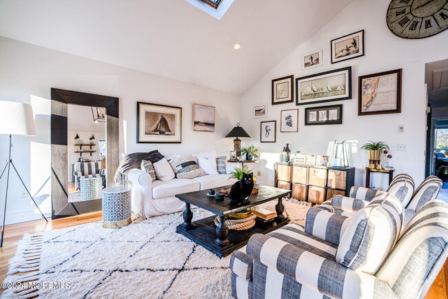 Building Photo - 102 Perry Pl